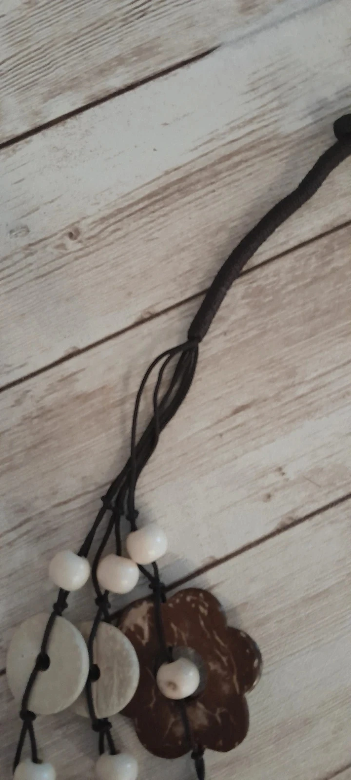 Collar de madera, formas redondas y flores estilo Bohème colores marrón, crema – photo 4